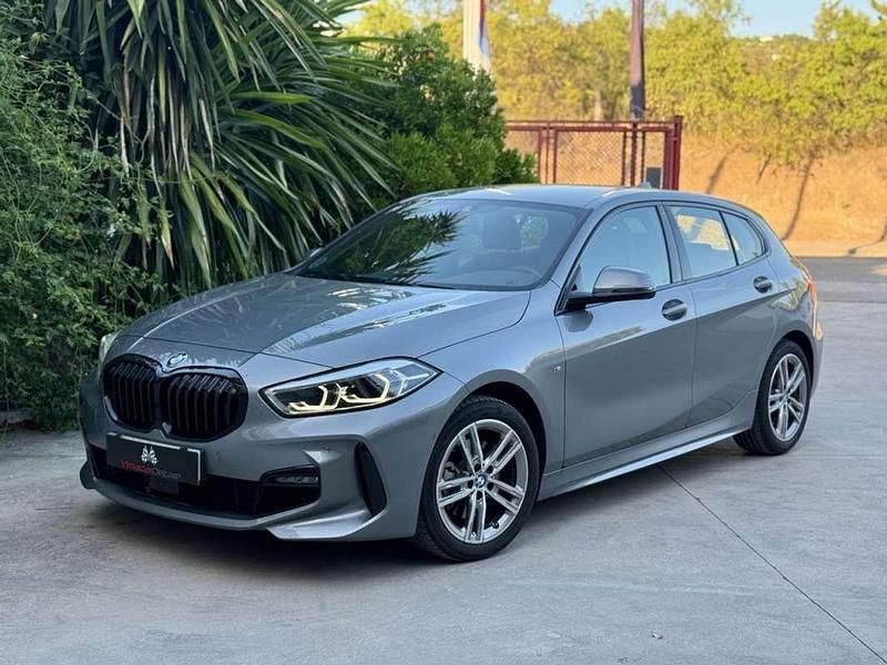Gris Usado 2024 BMW 118 Sport Line Utilitario | 29.900 € (Precio justo) - Imagen 1/4