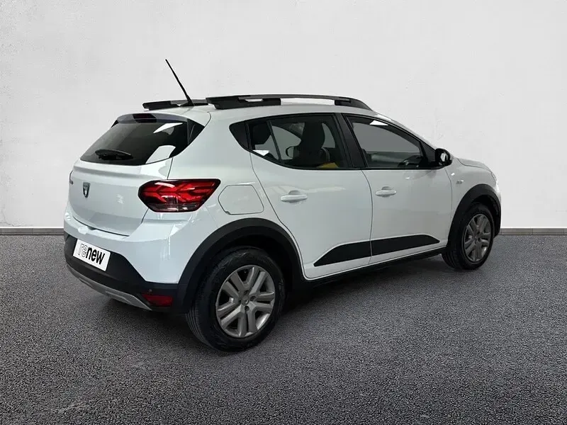 Usado Dacia Sandero Comfort 91 CV (66 kW) 2022 Blanco Utilitario
