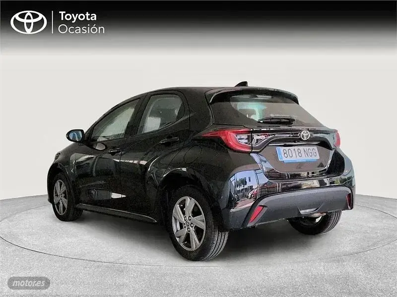 Nuevo Toyota Yaris Hybrid Active 116 CV (85 kW) 2025 Negro Berlina