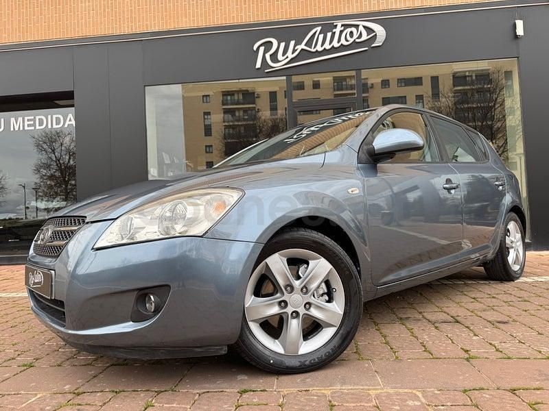 Usado Kia Ceed 90 CV (66 kW) 2007 Azul Utilitario