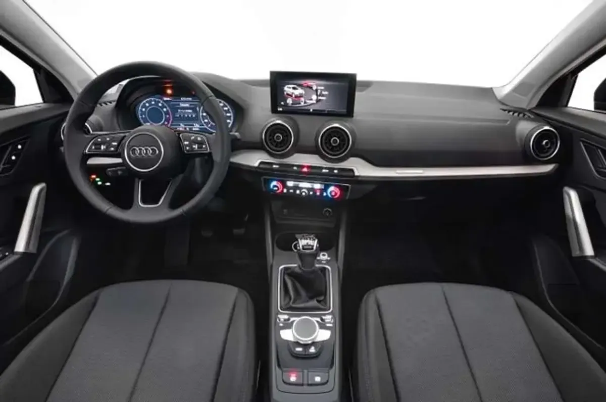 Usado Audi Q2 Sport 110 CV (80 kW) 2023 Gris SUV