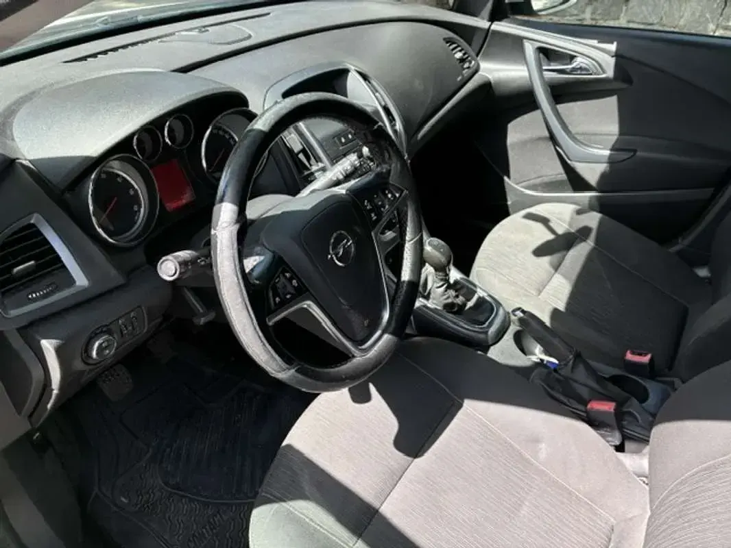 Usado Opel Astra Excellence 110 CV (80 kW) 2014 Blanco Utilitario