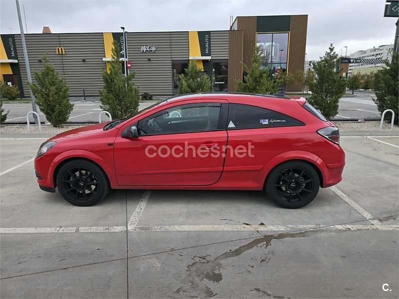 Usado Opel Astra GTC Cosmo 120 CV (88 kW) 2007 Rojo Berlina