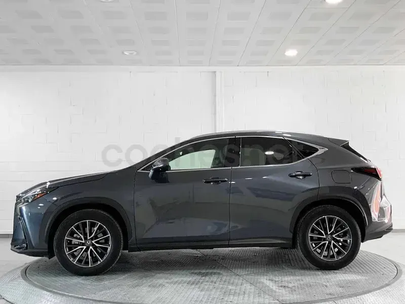 Usado Lexus NX350h Executive Line 242 CV (177 kW) 2022 Gris / plata SUV
