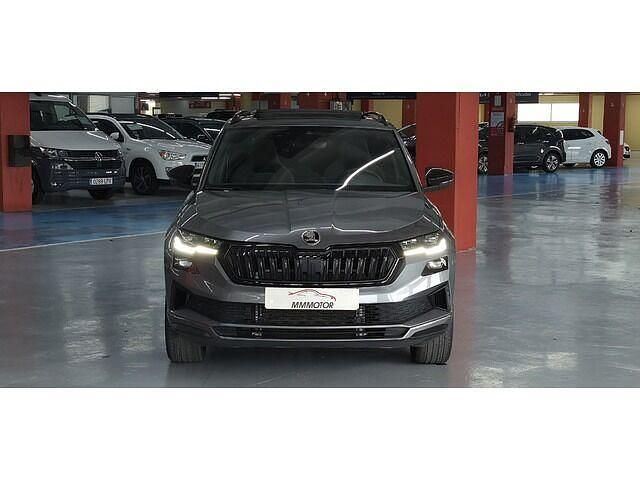 Usado Skoda Karoq SportLine 150 CV (110 kW) 2022 Gris SUV