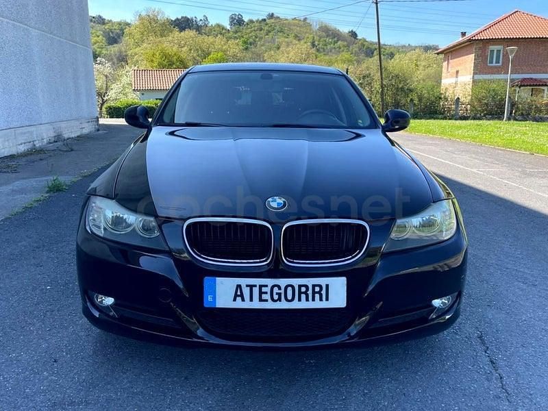 Usado BMW 318 143 CV (105 kW) 2012 Negro Familiar