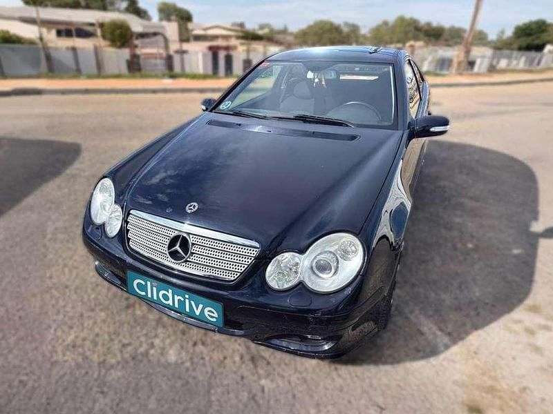 Usado Mercedes C200 122 CV (89 kW) 2007 Azul Coupe