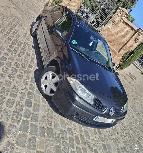 Usado Renault Mégane Privilege 98 CV (72 kW) 2006 Negro Berlina