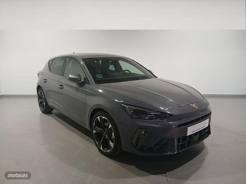 Gris Usado 2024 Cupra Leon Berlina | 26.600 € (Precio justo) - Imagen 1/4