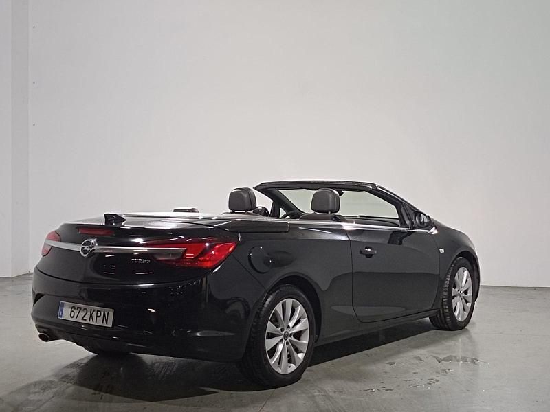 Usado Opel Cascada Excellence 170 CV (125 kW) 2018 Negro Descapotable