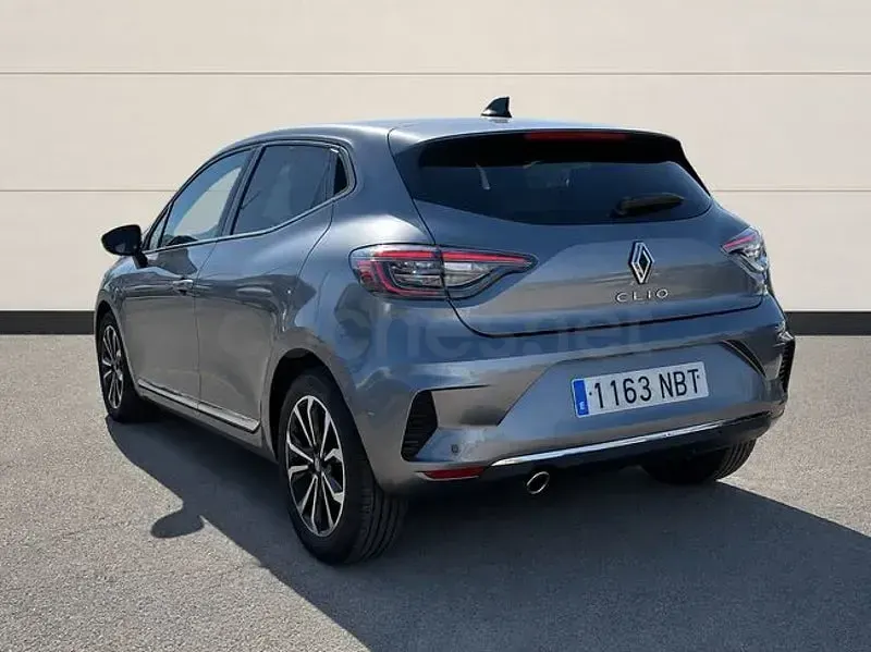 Usado Renault Clio V Techno 100 CV (73 kW) 2025 Gris / plata Berlina