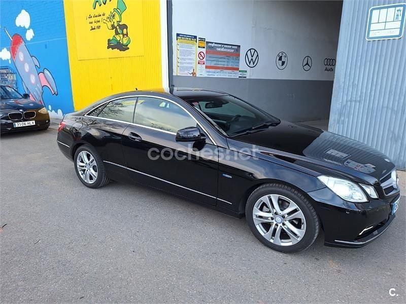 Usado Mercedes E220 170 CV (125 kW) 2010 Negro Coupe