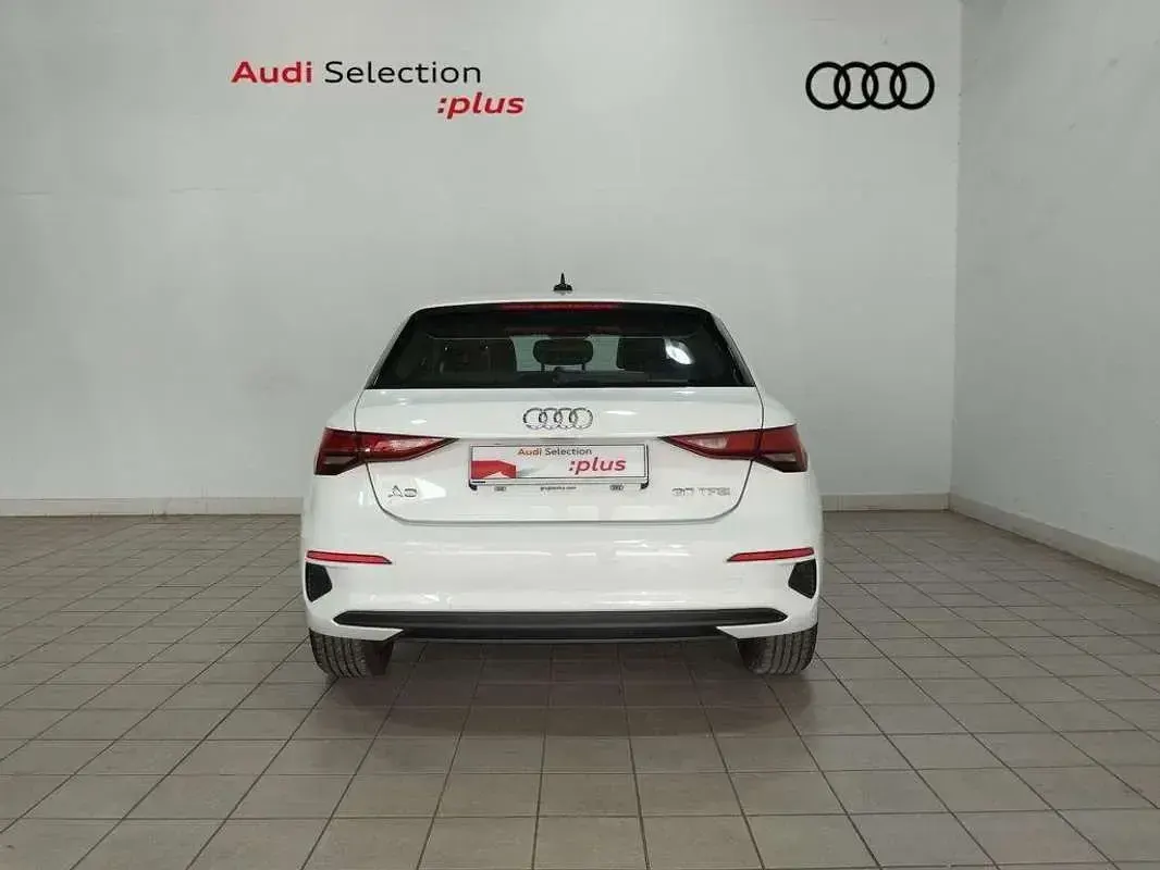 Usado Audi A3 Sportback 110 CV (80 kW) 2021 Blanco Utilitario