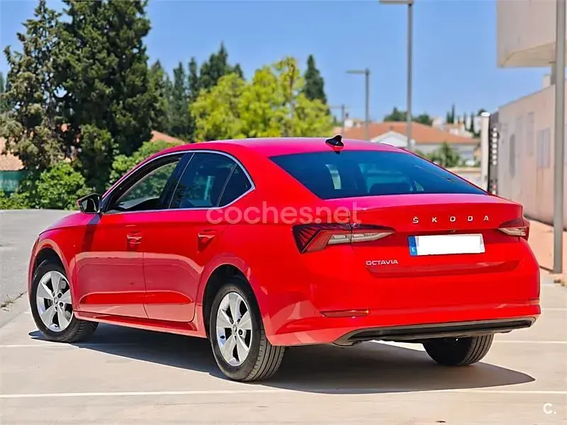 Usado Skoda Octavia Style 150 CV (110 kW) 2022 Granate Berlina