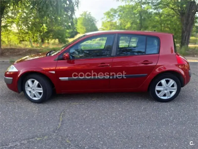 Usado Renault Mégane II Dynamique 98 CV (72 kW) 2003 Rojo Berlina