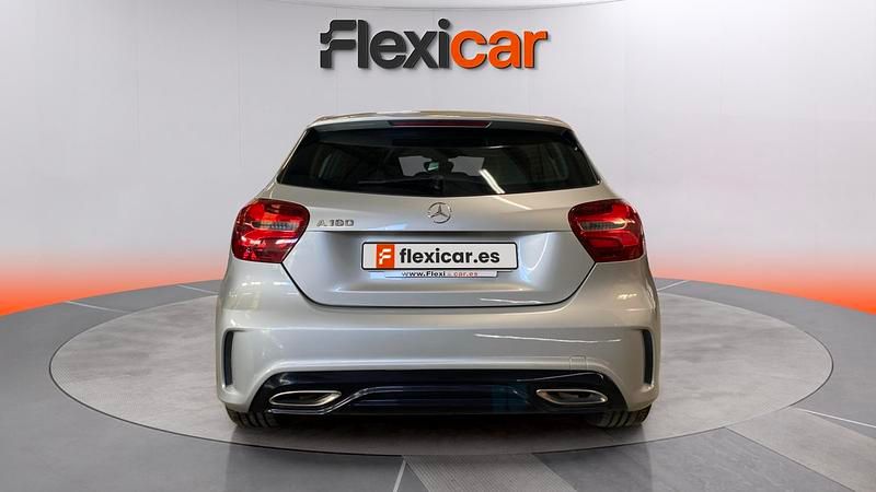 Usado Mercedes A180 122 CV (89 kW) 2018 Gris Utilitario