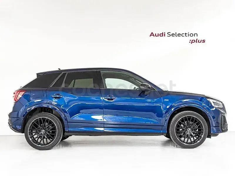 Usado Audi Q2 Black Edition 150 CV (110 kW) 2025 Azul SUV