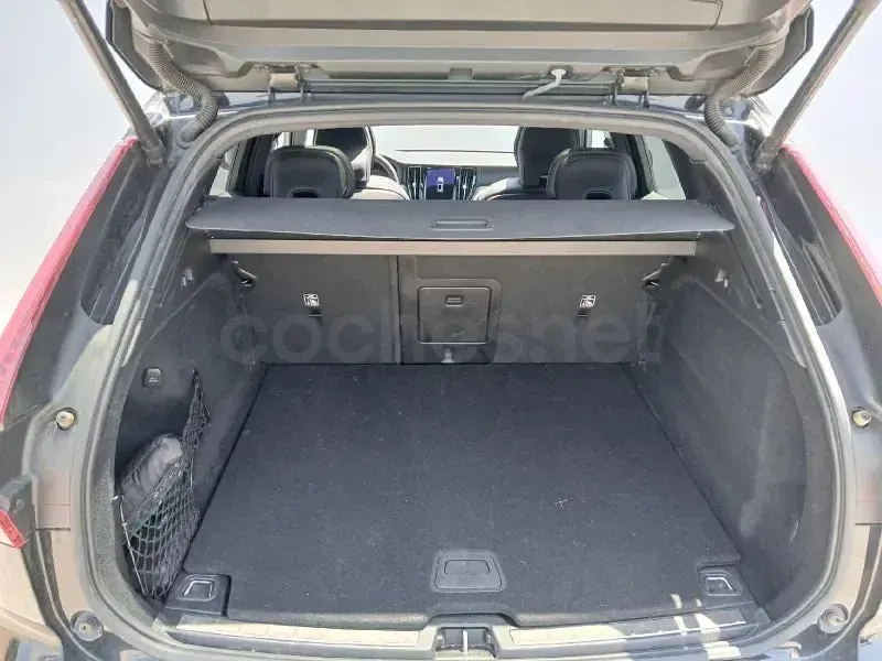 Usado Volvo XC60 R-Design 197 CV (144 kW) 2022 Negro SUV