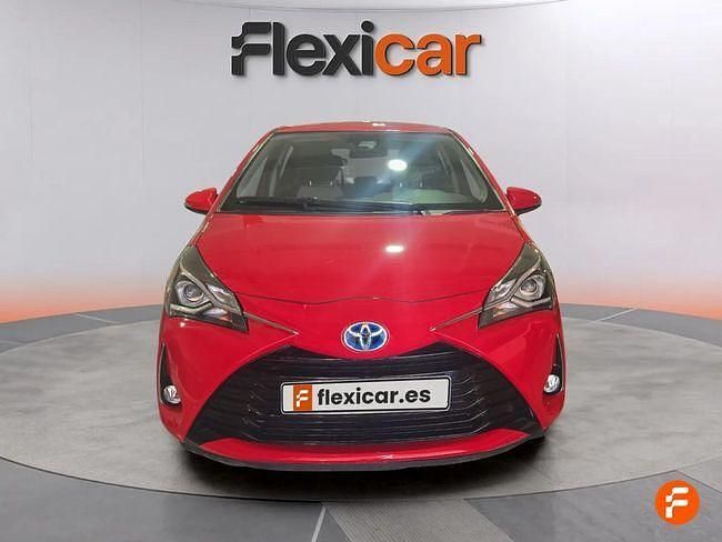 Usado Toyota Yaris Hybrid Advance 100 CV (73 kW) 2018 Rojo Berlina
