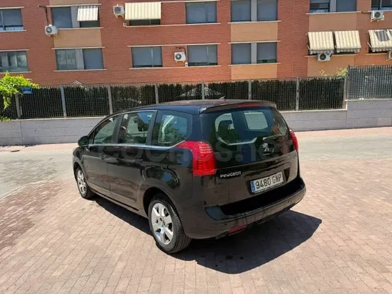 Usado Peugeot 5008 Access 112 CV (82 kW) 2011 Negro Monovolumen