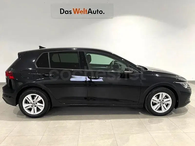 Usado VW Golf VIII Life 115 CV (84 kW) 2023 Negro Berlina