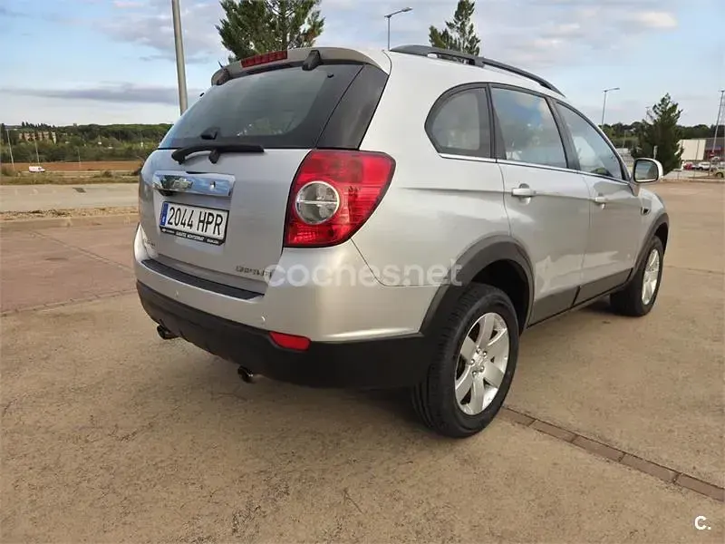 Usado Chevrolet Captiva LT 163 CV (119 kW) 2013 Gris / plata SUV