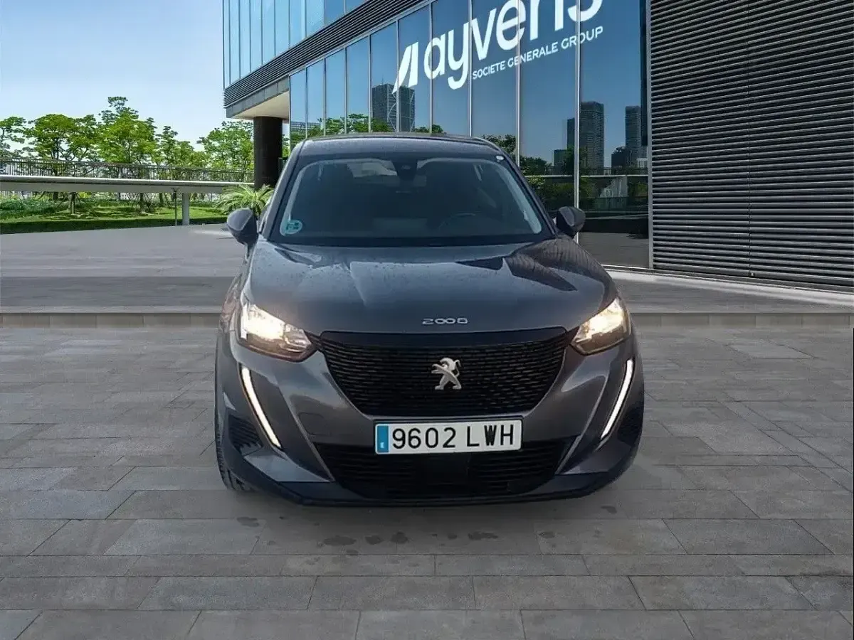 Usado Peugeot 2008 Active 110 CV (80 kW) 2022 Gris SUV