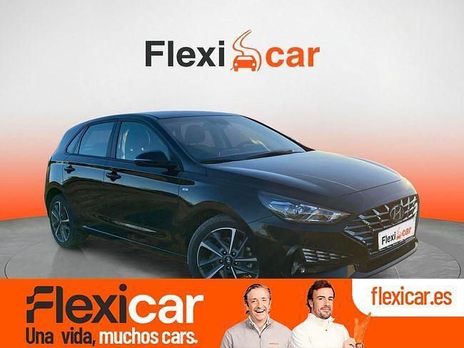 Usado Hyundai i30 120 CV (88 kW) 2023 Negro Berlina