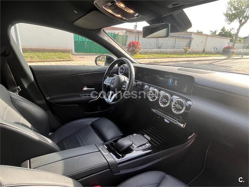 Usado Mercedes CLA180 122 CV (89 kW) 2019 Blanco Berlina
