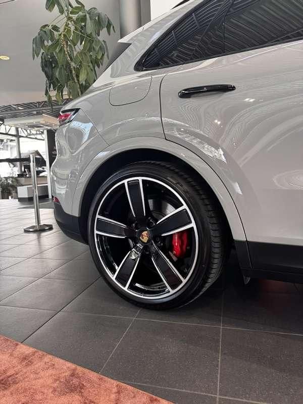 Usado Porsche Cayenne S E-Hybrid 519 CV (381 kW) 2024 Gris SUV