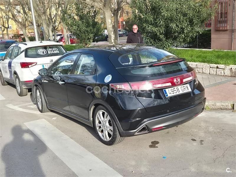 Usado Honda Civic Executive 140 CV (102 kW) 2009 Negro Berlina