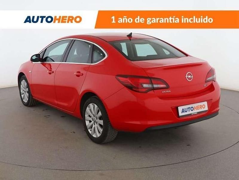 Usado Opel Astra Innovation 131 CV (96 kW) 2014 Rojo Berlina