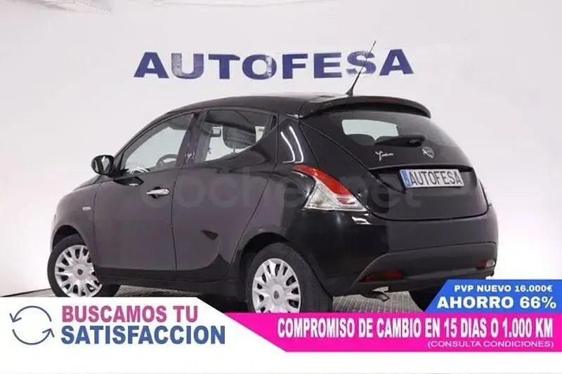 Usado Lancia Ypsilon Silver 69 CV (50 kW) 2016 Negro Utilitario