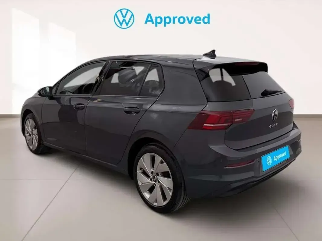 Usado VW Golf VIII Life 116 CV (85 kW) 2025 Gris Utilitario