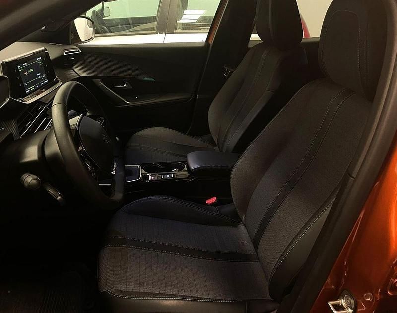 Usado Peugeot 2008 Allure 101 CV (74 kW) 2023 Naranja SUV