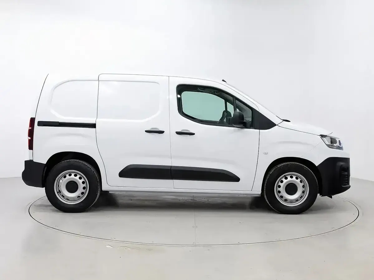 Usado Citroën Berlingo 100 kW (137 CV) 2023 Blanco Monovolumen