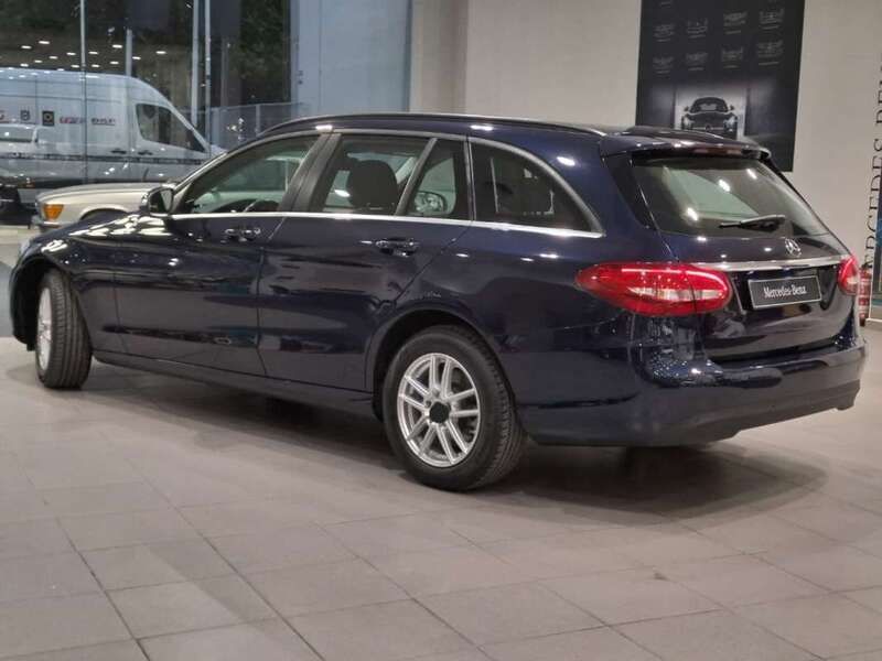 Usado Mercedes C180 116 CV (85 kW) 2015 Azul Berlina