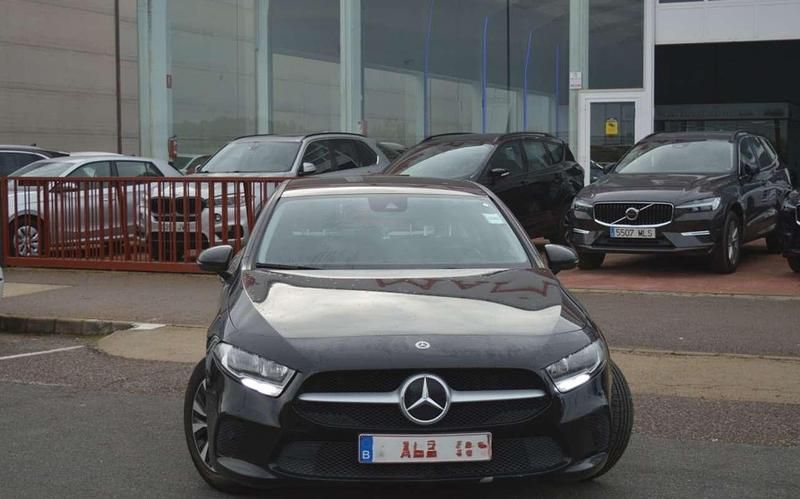 Usado Mercedes A180 136 CV (100 kW) 2021 Negro Utilitario