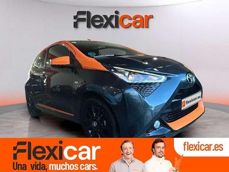 Gris Usado 2021 Toyota Aygo X-play Utilitario | 10.490 € (Buen precio) - Imagen 1/4