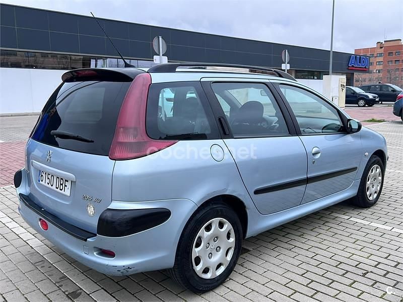 Usado Peugeot 206 90 CV (66 kW) 2004 Azul Familiar