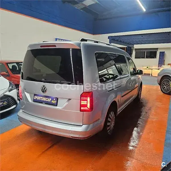 Usado VW Caddy Beach 150 CV (110 kW) 2019 Gris / plata Monovolumen