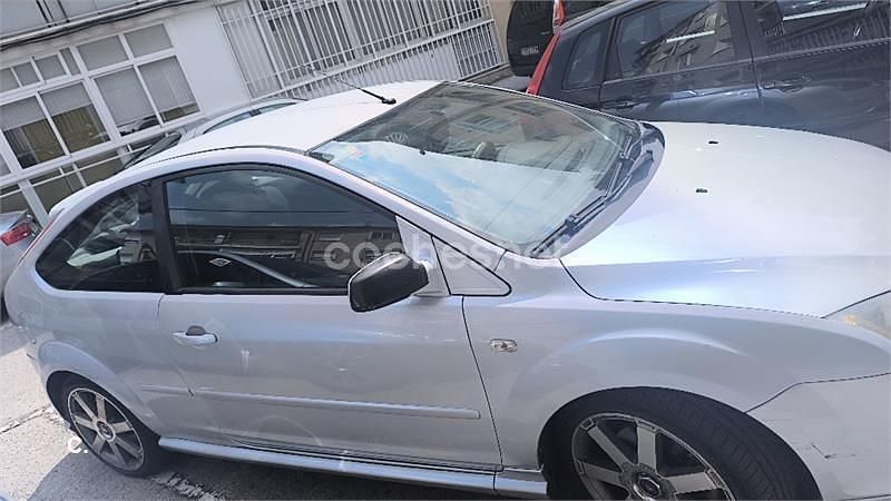 Gris / plata Usado 2005 Ford Focus Sport Berlina | 1700 € (Precio justo) - Imagen 1/4