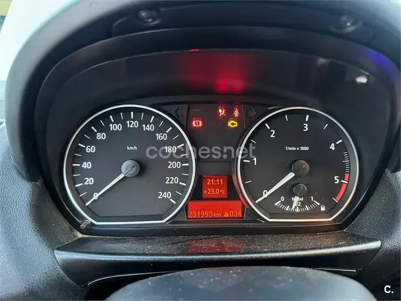 Usado BMW 118 122 CV (89 kW) 2005 Gris / plata Utilitario