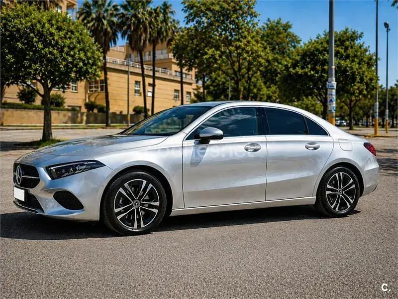 Usado Mercedes A250 218 CV (160 kW) 2024 Gris / plata Berlina