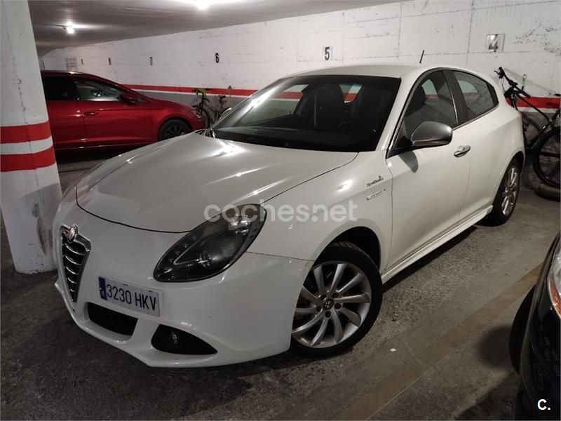 Blanco Usado 2012 Alfa Romeo Giulietta Distinctive Utilitario | 8350 € (Precio justo) - Imagen 1/4