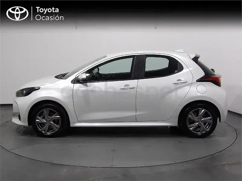 Usado Toyota Yaris Hybrid Active 116 CV (85 kW) 2025 Blanco Berlina