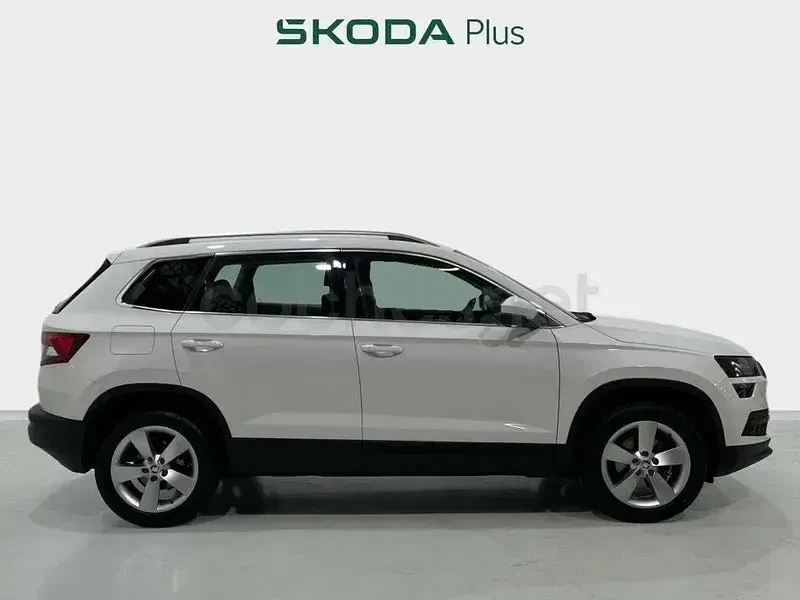 Usado Skoda Karoq Ambition 150 CV (110 kW) 2021 Blanco SUV