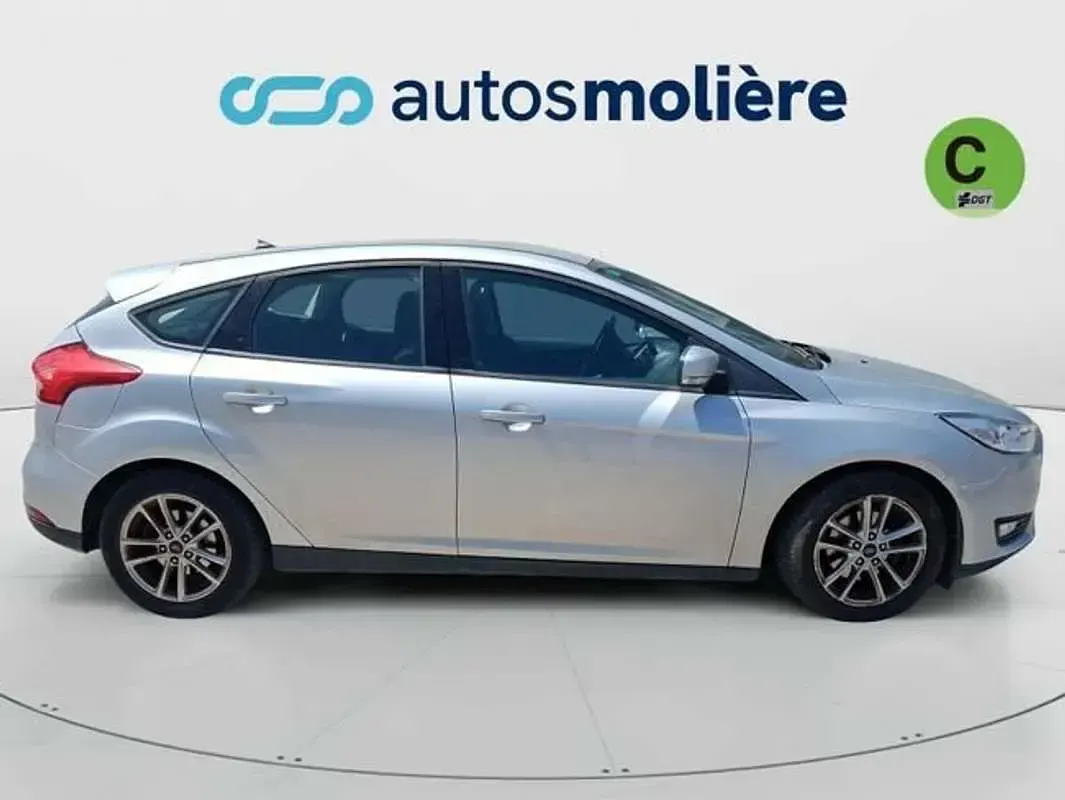 Usado Ford Focus Trend+ 125 CV (91 kW) 2018 Gris Utilitario