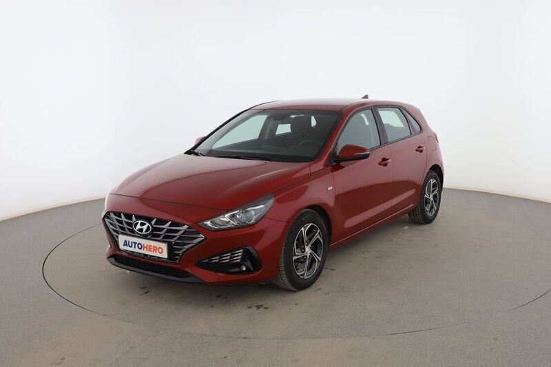 Rojo Usado 2021 Hyundai i30 Utilitario | 17.099 € (Precio justo) - Imagen 1/4