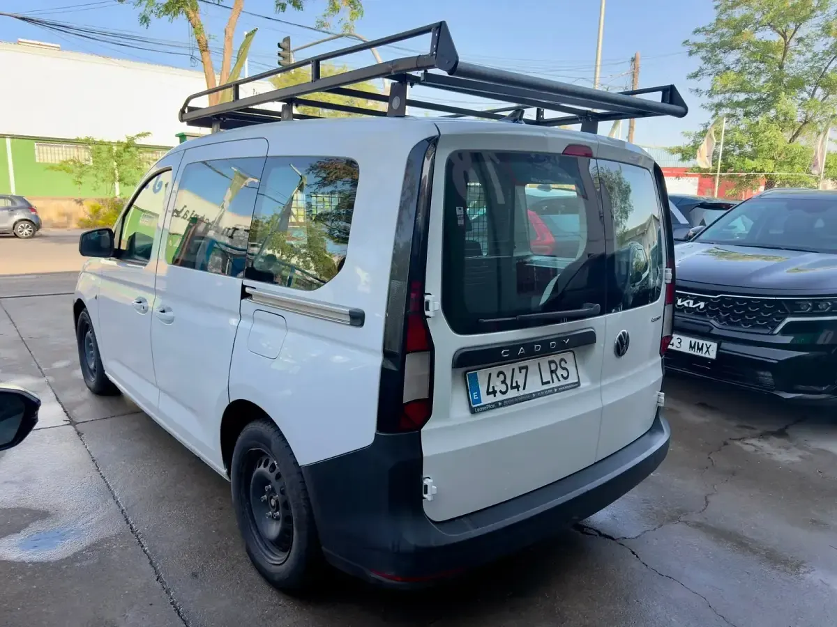 Usado VW Caddy 122 CV (89 kW) 2021 Blanco Monovolumen